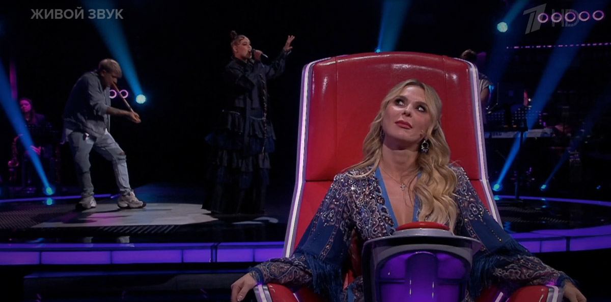 14-й сезон шоу взрослого «Голоса» стартовал 23 января, а значит, певцы со всей страны получили шанс пройти «слепые прослушивания» и побороться за победу в проекте. В их ряду оказалась 25-летняя Юлия Галкина из Владимира. Девушка в творчестве не новичок, поэтому показала всё, на что способна. И не зря, ведь ее выбрали сразу три наставника!