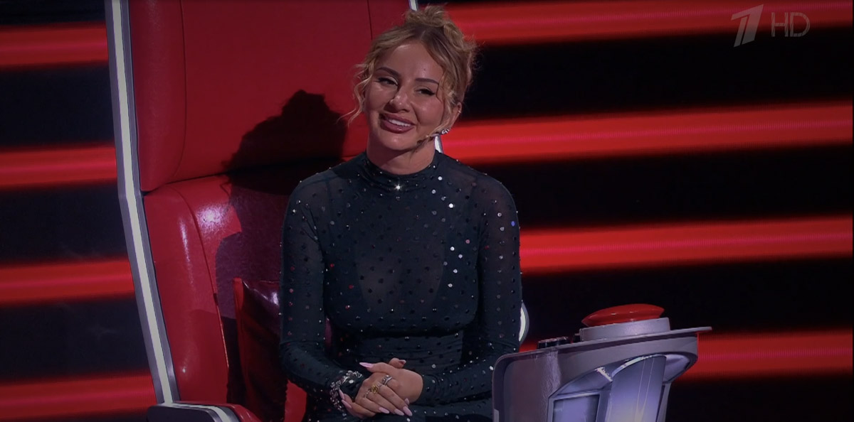 14-й сезон шоу взрослого «Голоса» стартовал 23 января, а значит, певцы со всей страны получили шанс пройти «слепые прослушивания» и побороться за победу в проекте. В их ряду оказалась 25-летняя Юлия Галкина из Владимира. Девушка в творчестве не новичок, поэтому показала всё, на что способна. И не зря, ведь ее выбрали сразу три наставника!