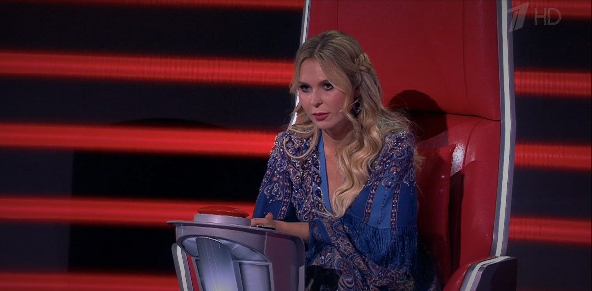 14-й сезон шоу взрослого «Голоса» стартовал 23 января, а значит, певцы со всей страны получили шанс пройти «слепые прослушивания» и побороться за победу в проекте. В их ряду оказалась 25-летняя Юлия Галкина из Владимира. Девушка в творчестве не новичок, поэтому показала всё, на что способна. И не зря, ведь ее выбрали сразу три наставника!