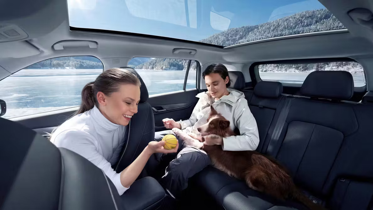 Бренд JAECOO раскрывает новые подробности о кроссовере J6 — модели, которая выйдет на российский рынок в 2026 году и обещает задать новые стандарты в сегменте премиальных SUV. Автомобиль объединяет технологичность, высокий уровень безопасности, выразительный внедорожный дизайн и редкое для рынка внимание к комфорту не только водителя и пассажиров, но и их питомцев.