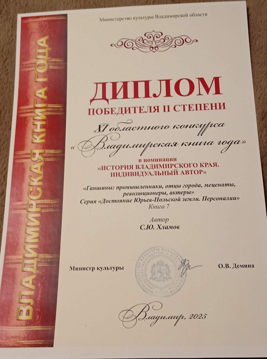 Мнение, что литература себя изжила, разбивается вдребезги о стопки новых книг владимирских писателей. Полки библиотек и магазинов регулярно пополняются их разножанровыми произведениями. «Ключ-Медиа» решил узнать, какие издания появились на них недавно и что можно будет полистать уже в скором времени.