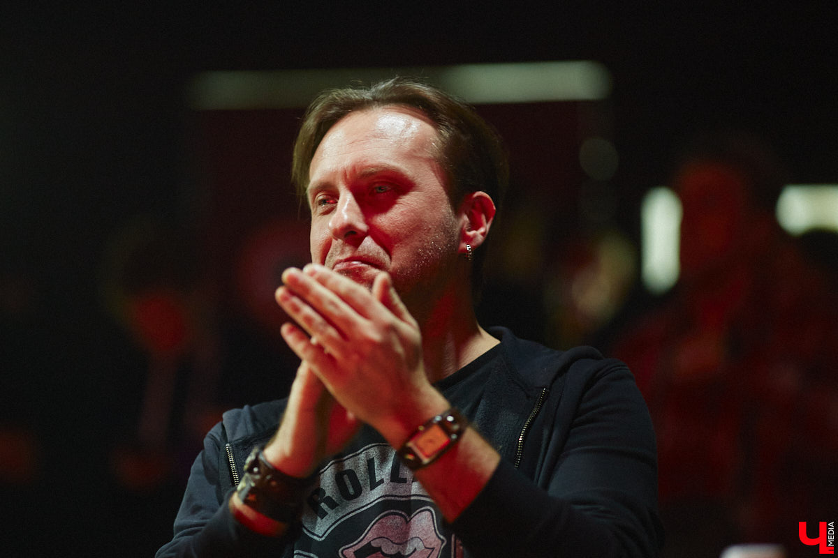 Мнение, что литература себя изжила, разбивается вдребезги о стопки новых книг владимирских писателей. Полки библиотек и магазинов регулярно пополняются их разножанровыми произведениями. «Ключ-Медиа» решил узнать, какие издания появились на них недавно и что можно будет полистать уже в скором времени.