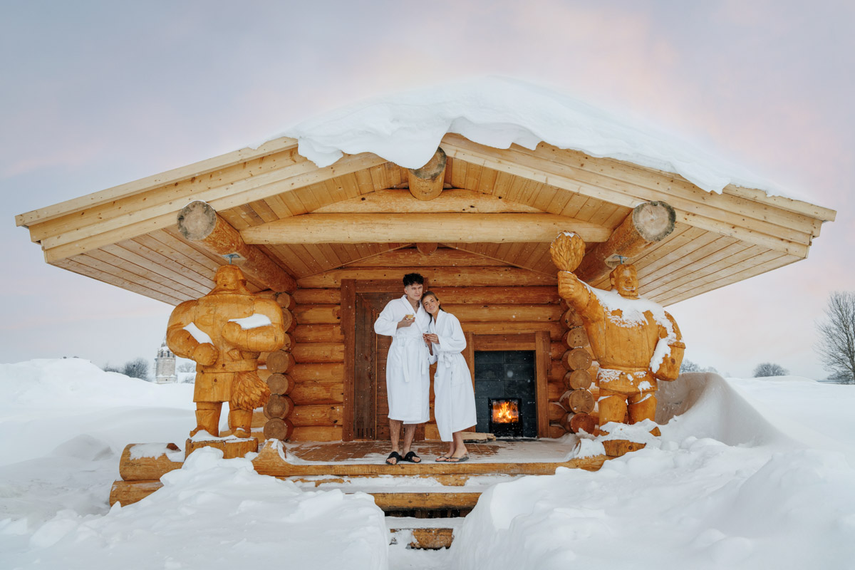 На территории ГТК «Суздаль» появилось уникальное пространство, где оживают вековые традиции парения. Свои двери готов распахнуть новый «Музей бань», включающий в себя пять атмосферных локаций. Каждая со своим нравом и жаром. Открытие точки притяжения пройдет в рамках банных выходных с 7 по 9 марта в «Суздаль Аква».