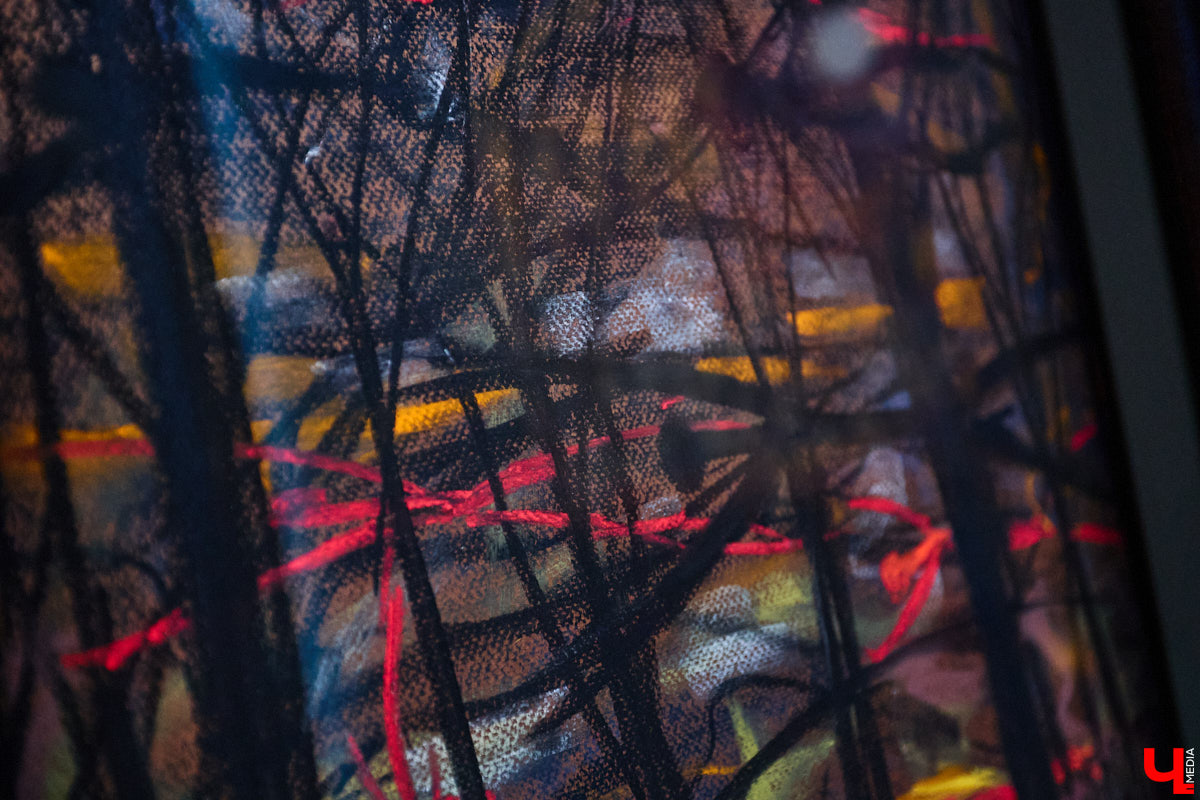 К 135-летию Михаила Булгакова в культурном пространстве «Галерея 4-6» открылась выставка, посвященная самому яркому произведению писателя. «Ключ-Медиа» прошел по выстроенным художниками смысловым лабиринтам и взглянул на роман «Мастер и Маргарита» другими глазами.