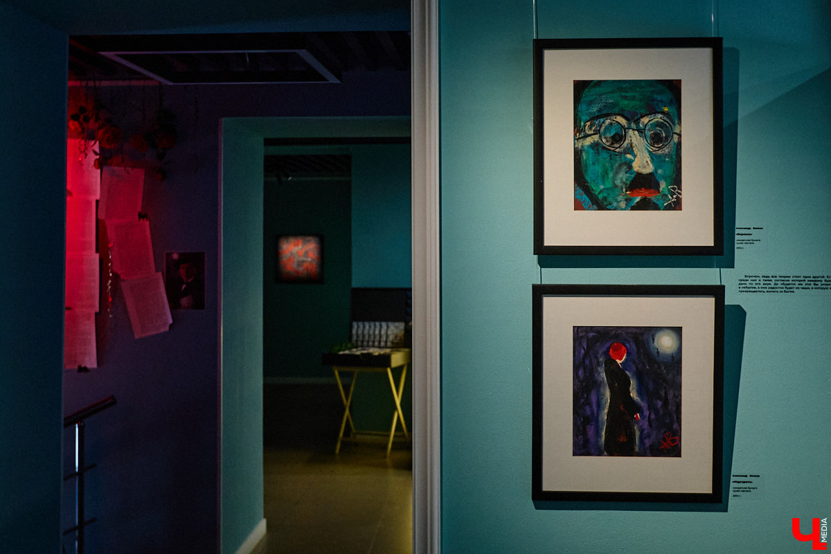 К 135-летию Михаила Булгакова в культурном пространстве «Галерея 4-6» открылась выставка, посвященная самому яркому произведению писателя. «Ключ-Медиа» прошел по выстроенным художниками смысловым лабиринтам и взглянул на роман «Мастер и Маргарита» другими глазами.