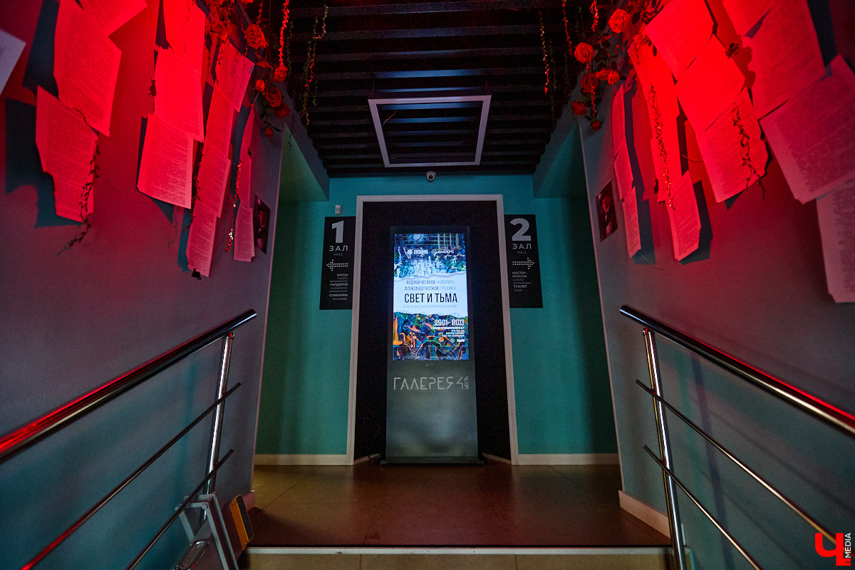 К 135-летию Михаила Булгакова в культурном пространстве «Галерея 4-6» открылась выставка, посвященная самому яркому произведению писателя. «Ключ-Медиа» прошел по выстроенным художниками смысловым лабиринтам и взглянул на роман «Мастер и Маргарита» другими глазами.