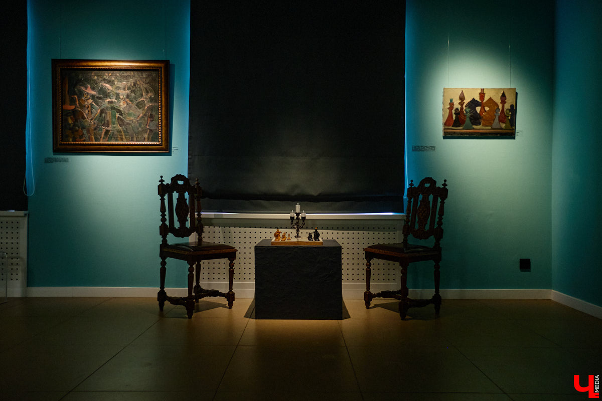 К 135-летию Михаила Булгакова в культурном пространстве «Галерея 4-6» открылась выставка, посвященная самому яркому произведению писателя. «Ключ-Медиа» прошел по выстроенным художниками смысловым лабиринтам и взглянул на роман «Мастер и Маргарита» другими глазами.