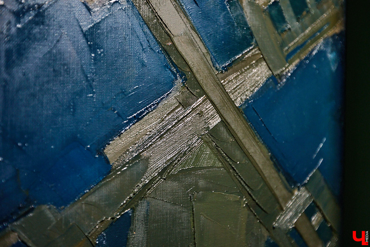 К 135-летию Михаила Булгакова в культурном пространстве «Галерея 4-6» открылась выставка, посвященная самому яркому произведению писателя. «Ключ-Медиа» прошел по выстроенным художниками смысловым лабиринтам и взглянул на роман «Мастер и Маргарита» другими глазами.