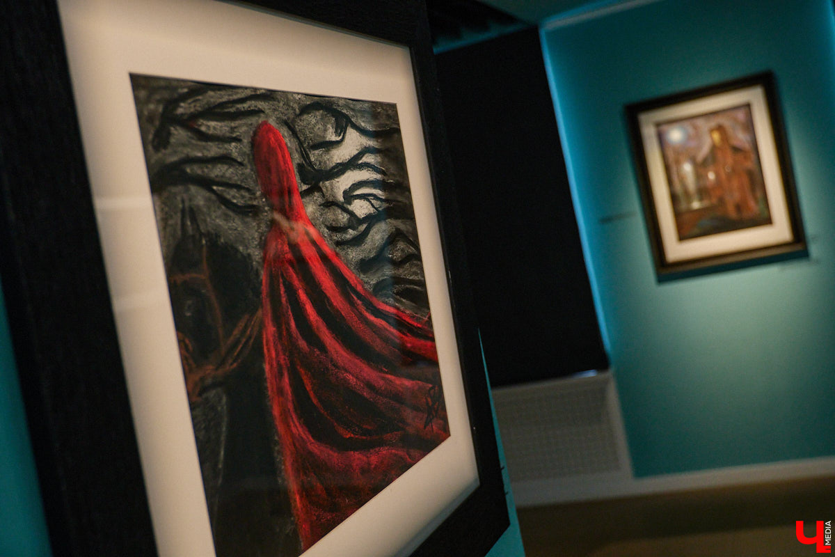 К 135-летию Михаила Булгакова в культурном пространстве «Галерея 4-6» открылась выставка, посвященная самому яркому произведению писателя. «Ключ-Медиа» прошел по выстроенным художниками смысловым лабиринтам и взглянул на роман «Мастер и Маргарита» другими глазами.