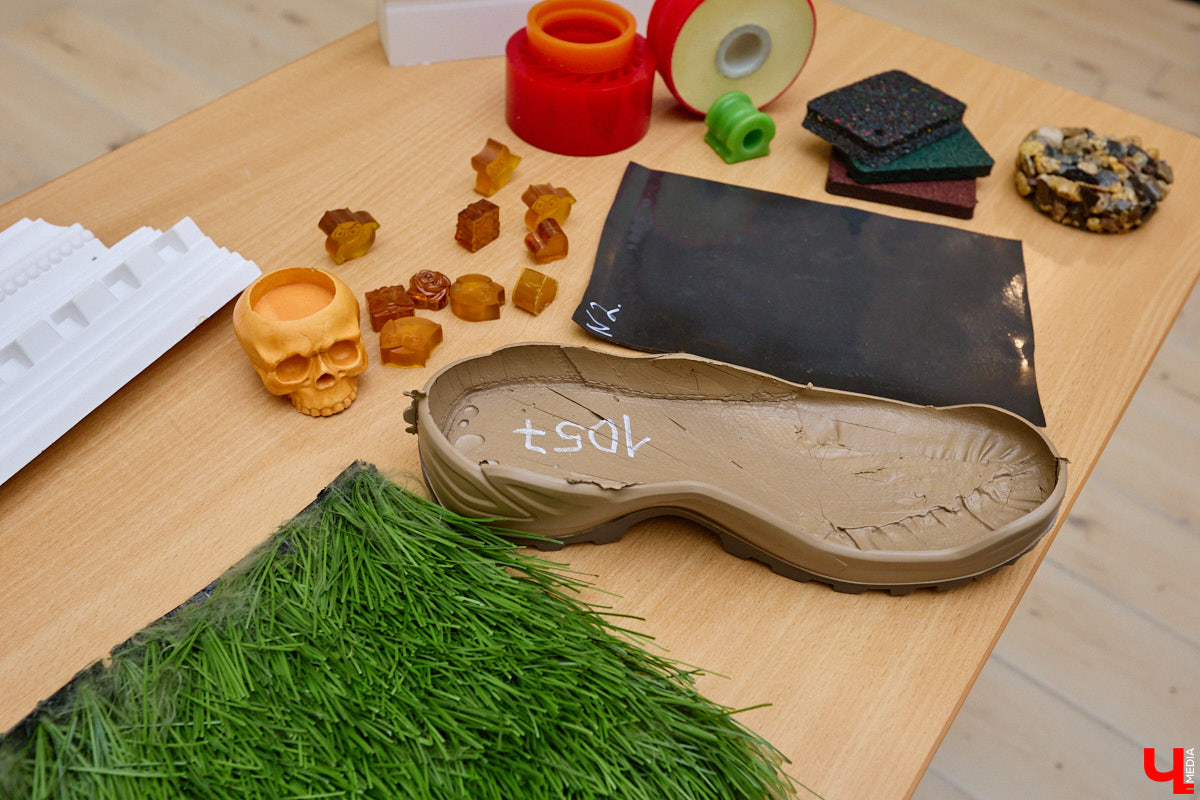 День науки — отличный повод узнать что-то новое. Специалисты компании «Дау Изолан» не остались в стороне и в стенах областной научной библиотеки на Дзержинского наглядно показали тем, кому только предстоит выбрать свою профессию, как из обычных компонентов рождаются полиуретаны — удивительные материалы с уникальными свойствами. 