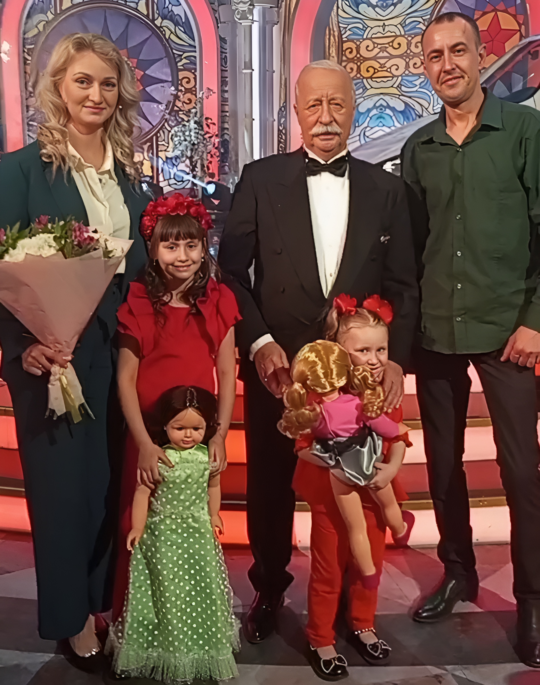 Многодетная мама из города оружейников победила в финале шоу «Поле чудес», на которое мечтала попасть еще в детстве. Кристина Рыбкина заполнила анкету проекта и уже через три дня получила приглашение на игру. «Ключ-Медиа» пообщался с победительницей и узнал, почему она отказалась от знаменитого сектора «Приз» на барабане и как ей удалось стать лучшей участницей.