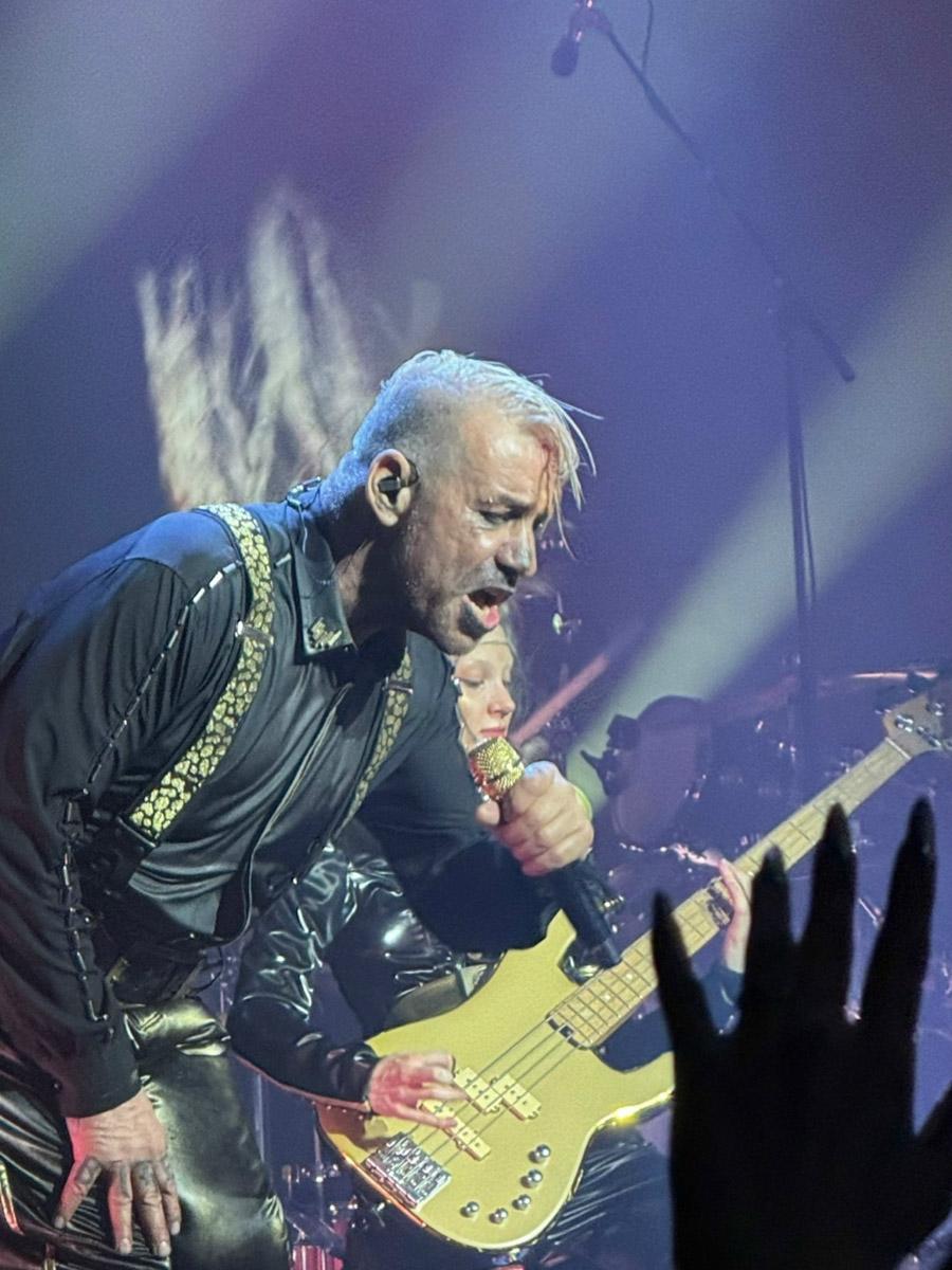 Три дня новогодних каникул Анастасия Никольская и ее молодой человек провели в Узбекистане. Пара летела за новыми впечатлениями, но одной из главных целей путешествия был концерт любимого артиста — Тилля Линдеманна. «Ключ-Медиа» узнал, как ребята провели уикенд в колоритном Ташкенте.