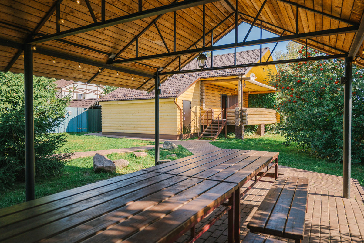 Вы задумывались, как отметить свой день рождения по-особенному? Устроить такой праздник, который точно останется в памяти на долгое время. Кафе и ресторанами никого не удивишь, да и порой там слишком дорого, шумно и тесно. Поэтому лучше рассмотреть новый, современный вариант. Организовать торжество в экопространстве на берегу водохранилища Содышка предлагает барбекю-парк «Зеленый мыс»!