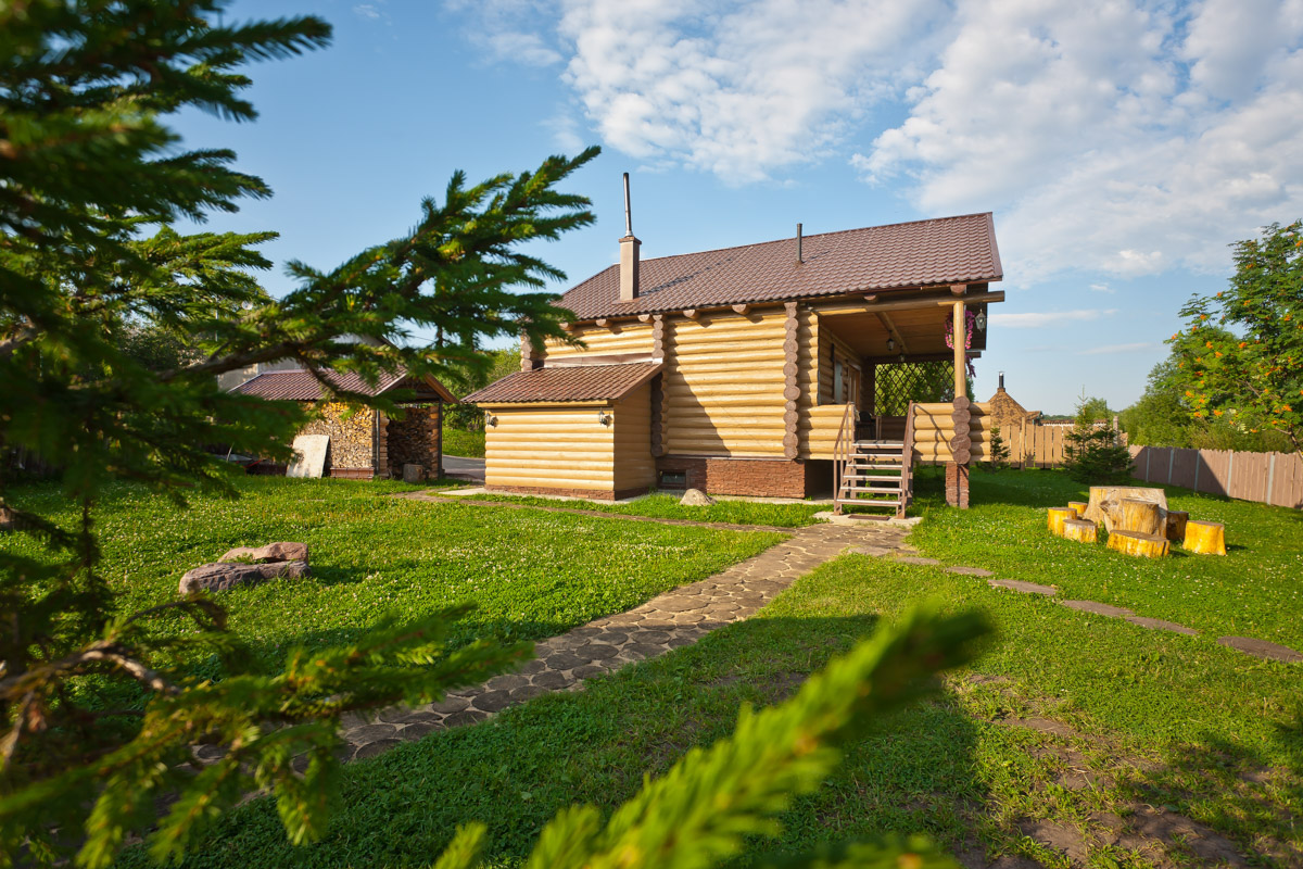 Вы задумывались, как отметить свой день рождения по-особенному? Устроить такой праздник, который точно останется в памяти на долгое время. Кафе и ресторанами никого не удивишь, да и порой там слишком дорого, шумно и тесно. Поэтому лучше рассмотреть новый, современный вариант. Организовать торжество в экопространстве на берегу водохранилища Содышка предлагает барбекю-парк «Зеленый мыс»!