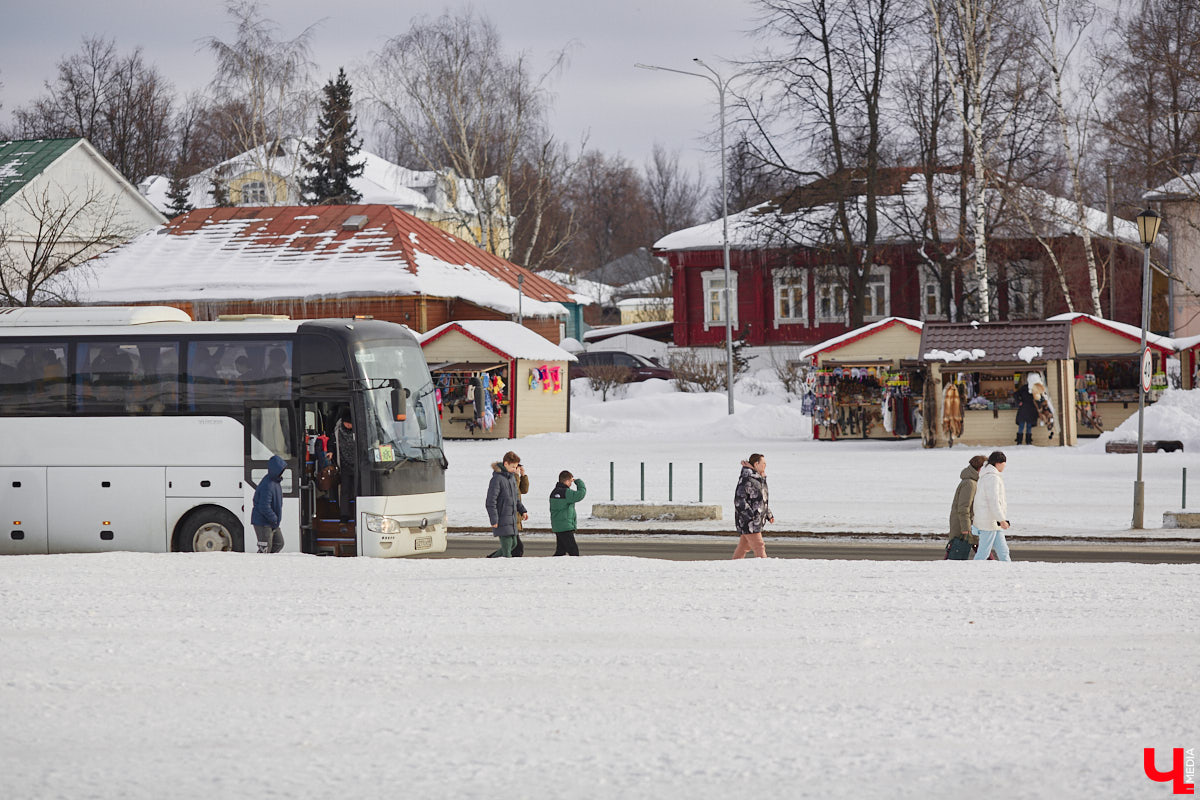 В T2 проанализировали статистику клиентской активности в городах Золотого кольца России за 2025 год. Владимир и Суздаль оказались лидерами по посещаемости, при этом вдвое чаще по туристическому маршруту начали ездить жители из отдаленных регионов страны — Камчатки, Магадана и Хакасии.