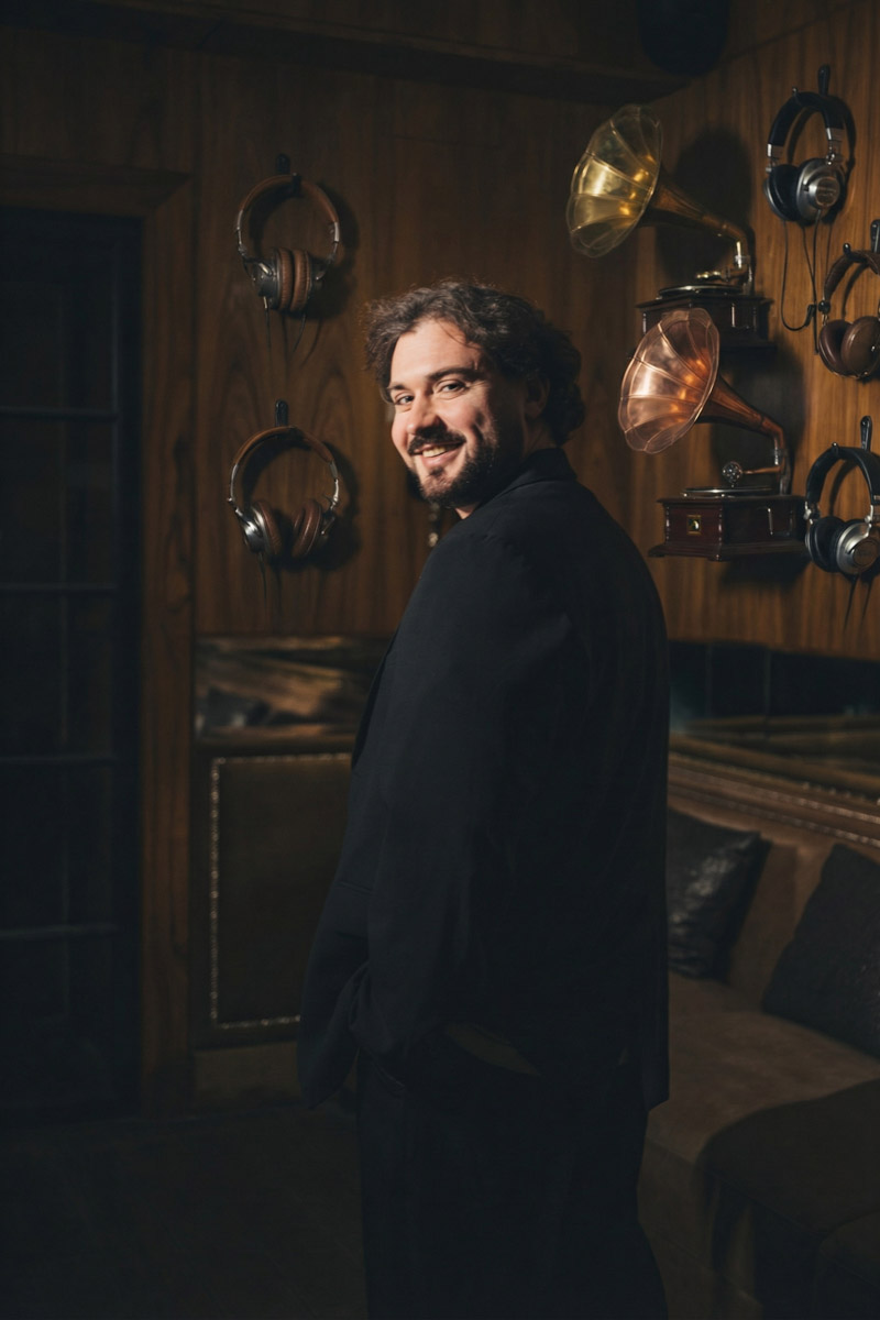 Как представители сильного пола бьются над тайной, о чем думают женщины, так и дамы не сошлись во мнении, какой он — настоящий мужчина. В попытке разобраться в этом вопросе «Ключ-Медиа» собрал воедино харизматичных джентльменов Владимира, а потом спросил героев и их половинок о качествах истинных мачо.