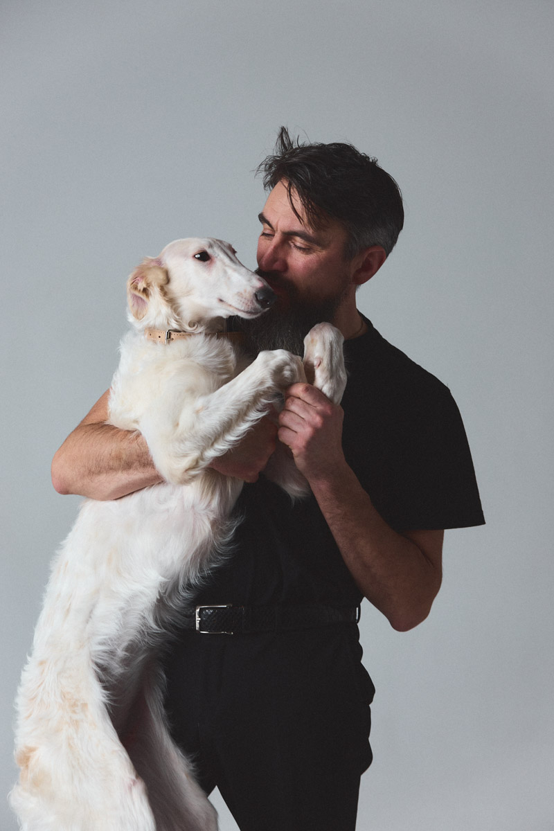 Как представители сильного пола бьются над тайной, о чем думают женщины, так и дамы не сошлись во мнении, какой он — настоящий мужчина. В попытке разобраться в этом вопросе «Ключ-Медиа» собрал воедино харизматичных джентльменов Владимира, а потом спросил героев и их половинок о качествах истинных мачо.