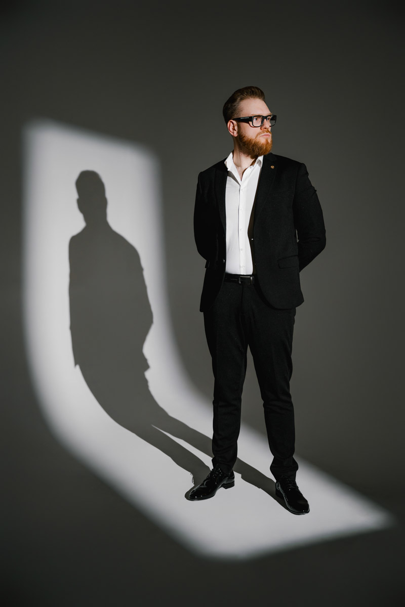 Как представители сильного пола бьются над тайной, о чем думают женщины, так и дамы не сошлись во мнении, какой он — настоящий мужчина. В попытке разобраться в этом вопросе «Ключ-Медиа» собрал воедино харизматичных джентльменов Владимира, а потом спросил героев и их половинок о качествах истинных мачо.