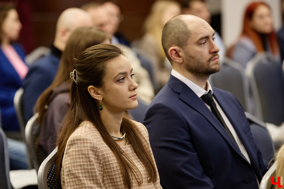 14 февраля парк-отель «Доброград» на один день превратился в большую интеллектуальную лабораторию. Там травматологи и ортопеды вместе с кардиологами, анестезиологами и гастроэнтерологами решали, как лечить не просто сустав или перелом, а проблему комплексно. Это была конференция, где наука уступила место живому общению, а врачи со всей страны приехали обмениваться практическими наработками, которые выходят далеко за рамки классических учебных пособий.