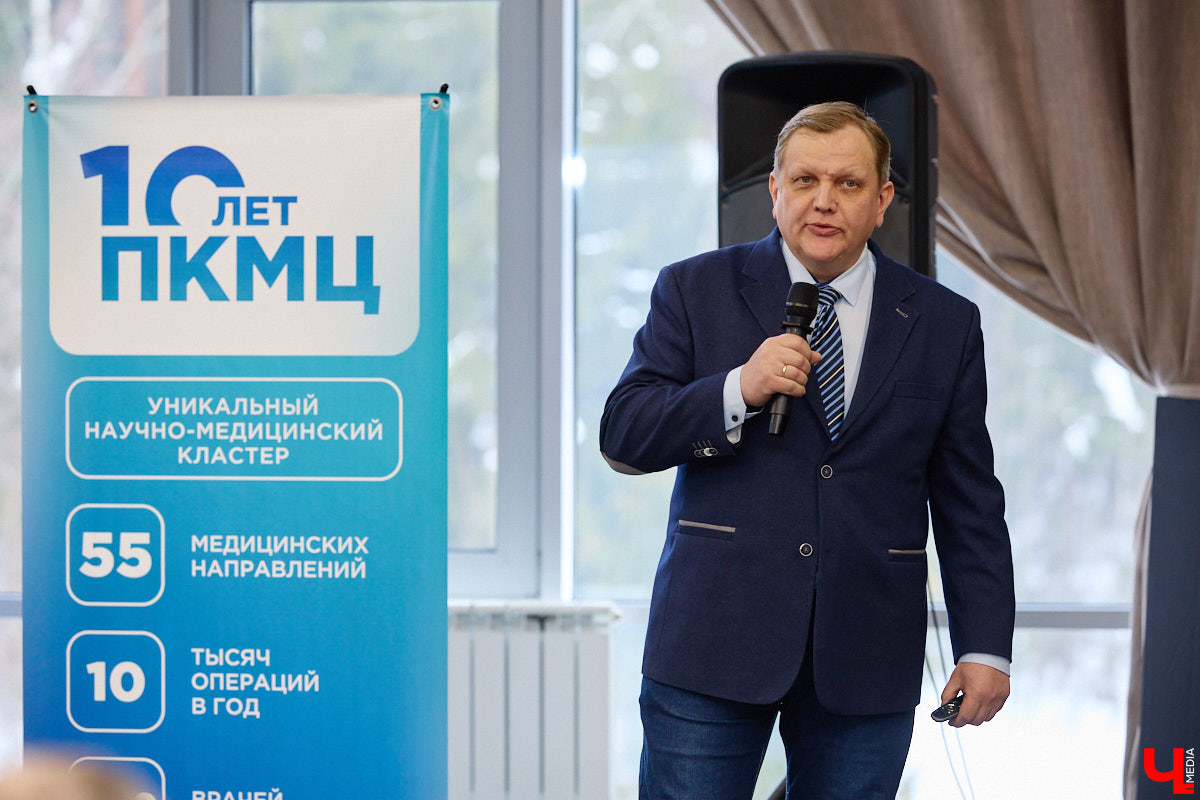 14 февраля парк-отель «Доброград» на один день превратился в большую интеллектуальную лабораторию. Там травматологи и ортопеды вместе с кардиологами, анестезиологами и гастроэнтерологами решали, как лечить не просто сустав или перелом, а проблему комплексно. Это была конференция, где наука уступила место живому общению, а врачи со всей страны приехали обмениваться практическими наработками, которые выходят далеко за рамки классических учебных пособий.