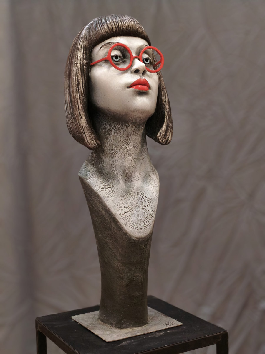 Владимирский скульптор Михаил Блинов умеет удивлять! На сей раз автор многих необычных композиций создал стального льва, образ которого почерпнул с барельефа Дмитриевского собора. «Ключ-Медиа» побывал в мастерской творца и оценил металлического царя зверей, словно сошедшего с фасада древнего храма.