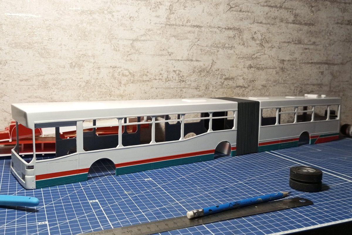 Житель Гусь-Хрустального создает реалистичные модели автобусов. На данный момент в его коллекции шесть машин, прототипы которых курсируют на самых разных маршрутах. Весь общественный транспорт выполнен в соотношении 1:24 и точно копирует существующие машины.