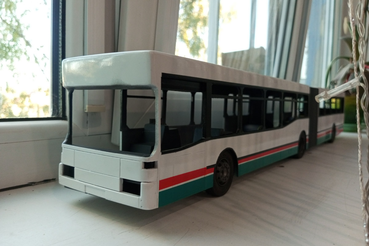 Житель Гусь-Хрустального создает реалистичные модели автобусов. На данный момент в его коллекции шесть машин, прототипы которых курсируют на самых разных маршрутах. Весь общественный транспорт выполнен в соотношении 1:24 и точно копирует существующие машины.