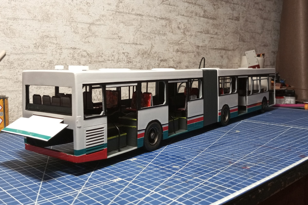 Житель Гусь-Хрустального создает реалистичные модели автобусов. На данный момент в его коллекции шесть машин, прототипы которых курсируют на самых разных маршрутах. Весь общественный транспорт выполнен в соотношении 1:24 и точно копирует существующие машины.