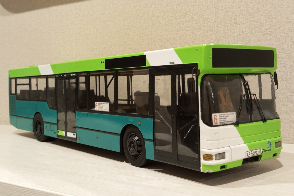 Житель Гусь-Хрустального создает реалистичные модели автобусов. На данный момент в его коллекции шесть машин, прототипы которых курсируют на самых разных маршрутах. Весь общественный транспорт выполнен в соотношении 1:24 и точно копирует существующие машины.