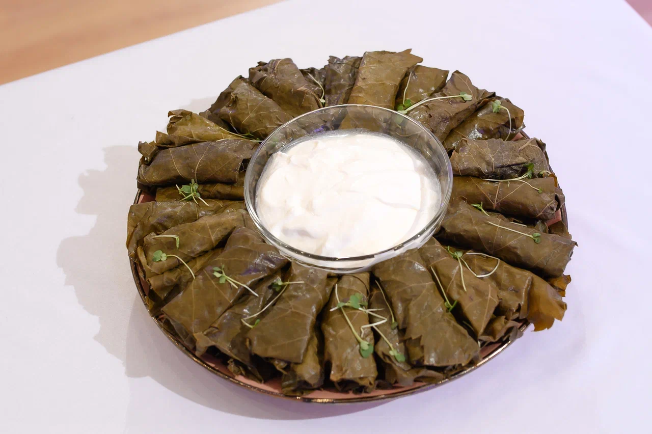 Современные красавицы знают толк не только в подборе идеально сидящего платья, но и в готовке! Доказать это смогли 25 участниц кулинарного этапа регионального конкурса «Мисс и Миссис Владимирская земля — 2026». Одни решили презентовать свои гастрономические шедевры на тарелке, а другие устроили настоящие перформансы!