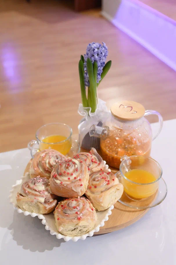 Современные красавицы знают толк не только в подборе идеально сидящего платья, но и в готовке! Доказать это смогли 25 участниц кулинарного этапа регионального конкурса «Мисс и Миссис Владимирская земля — 2026». Одни решили презентовать свои гастрономические шедевры на тарелке, а другие устроили настоящие перформансы!