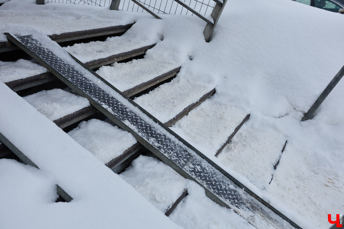 Каждый выход из дома — очередной марш-бросок. Зима в этом году бросила владимирцам вызов, с которым они оказались не в силах справиться. Город попал в снежный плен, и спасением из него, судя по всему, станет лишь весна.
