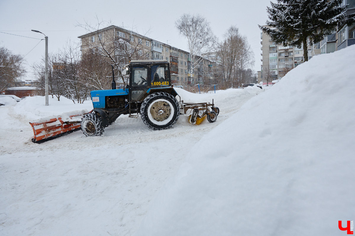 Каждый выход из дома — очередной марш-бросок. Зима в этом году бросила владимирцам вызов, с которым они оказались не в силах справиться. Город попал в снежный плен, и спасением из него, судя по всему, станет лишь весна.