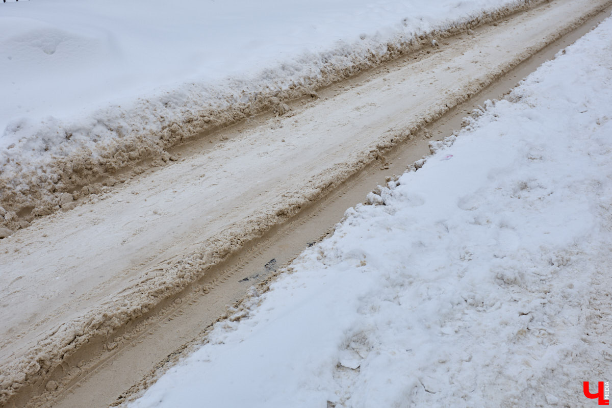 Владимирская авиабаза поделилась кадрами трансформации аэродрома «Семязино». Большая стройка продолжалась всю зиму, несмотря на морозы и снегопады. Главная задача на данный момент — перенести коммуникации за пределы будущего лётного поля и подготовить площадку для дальнейшей модернизации. Подробности процесса реконструкции, а также другие важные события, касающиеся местных дорог, — в нашем традиционном обзоре.