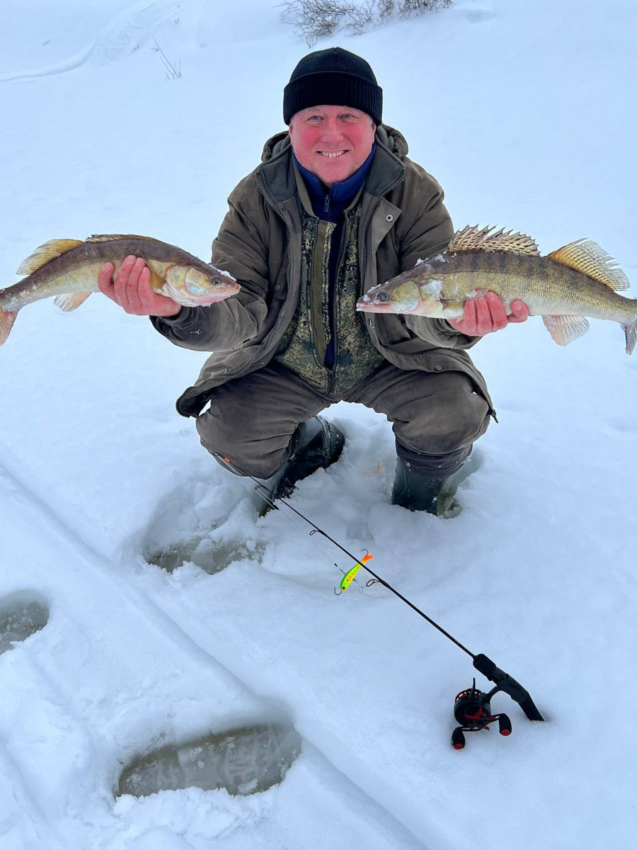 Рыбаки 33-го региона подводят итоги сезона твердой воды. В отличие от прошлого года, на сей раз водоемы Владимирской области трофейными судаками и щуками не порадовали. Сначала долго не мог встать лед, потом закружили метели и ударили морозы. «Ключ-Медиа» узнал, как погода повлияла на клев и попались ли на удочку любителям зимней ловли стоящие экземпляры.