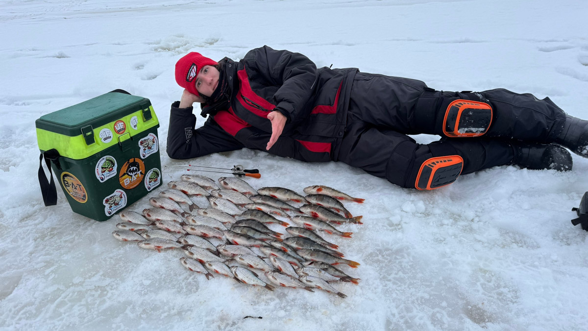 Рыбаки 33-го региона подводят итоги сезона твердой воды. В отличие от прошлого года, на сей раз водоемы Владимирской области трофейными судаками и щуками не порадовали. Сначала долго не мог встать лед, потом закружили метели и ударили морозы. «Ключ-Медиа» узнал, как погода повлияла на клев и попались ли на удочку любителям зимней ловли стоящие экземпляры.