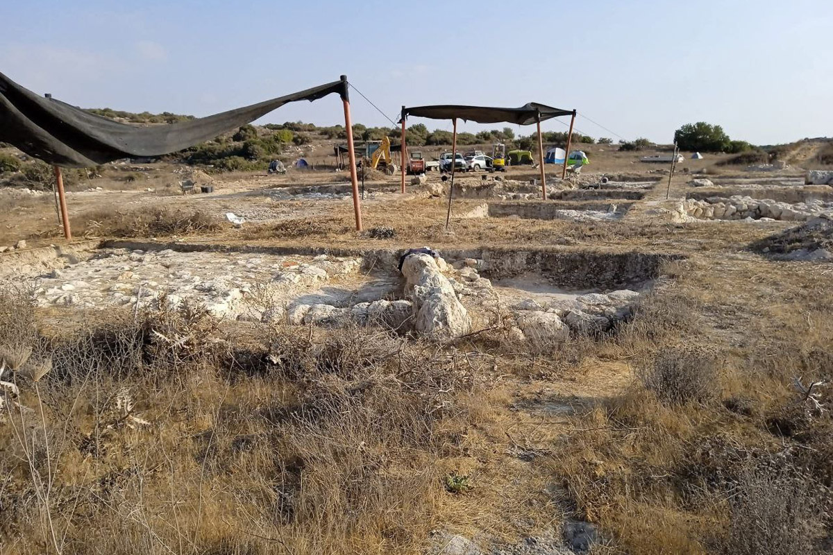 Десять лет назад выпускник владимирского филфака, а ныне серьезный ученый Владимир Пискарев вместе с семьей отправился навстречу ближневосточной авантюре. Сегодня он заведует лабораторией в Хайфском университете, мастерски определяет эпохи по осколкам керамики и находит подземные ходы, в которые никто не заглядывал 1500 лет! Об этой удивительной работе, а также о том, почему израильские дети «дают прикурить» учителям и как выжить в плюс 40, — в нашем интервью.