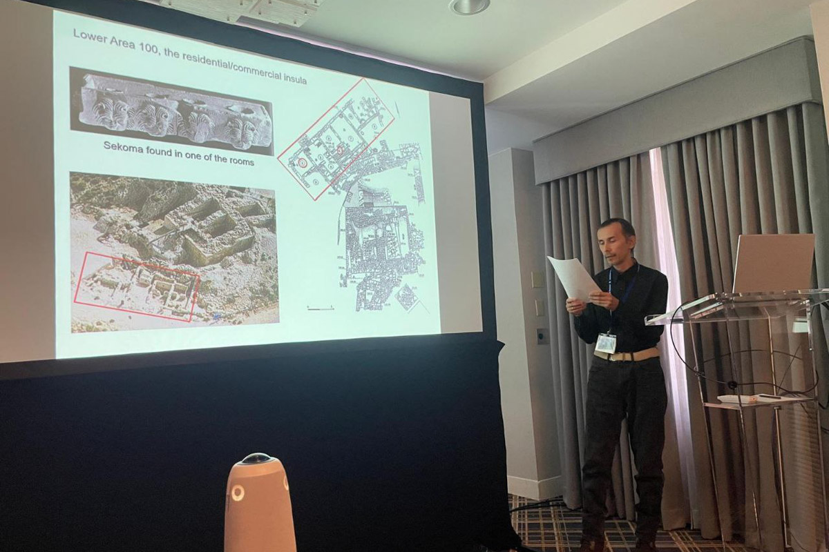 Десять лет назад выпускник владимирского филфака, а ныне серьезный ученый Владимир Пискарев вместе с семьей отправился навстречу ближневосточной авантюре. Сегодня он заведует лабораторией в Хайфском университете, мастерски определяет эпохи по осколкам керамики и находит подземные ходы, в которые никто не заглядывал 1500 лет! Об этой удивительной работе, а также о том, почему израильские дети «дают прикурить» учителям и как выжить в плюс 40, — в нашем интервью.