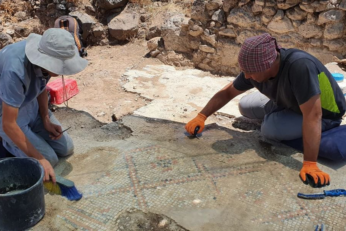 Десять лет назад выпускник владимирского филфака, а ныне серьезный ученый Владимир Пискарев вместе с семьей отправился навстречу ближневосточной авантюре. Сегодня он заведует лабораторией в Хайфском университете, мастерски определяет эпохи по осколкам керамики и находит подземные ходы, в которые никто не заглядывал 1500 лет! Об этой удивительной работе, а также о том, почему израильские дети «дают прикурить» учителям и как выжить в плюс 40, — в нашем интервью.