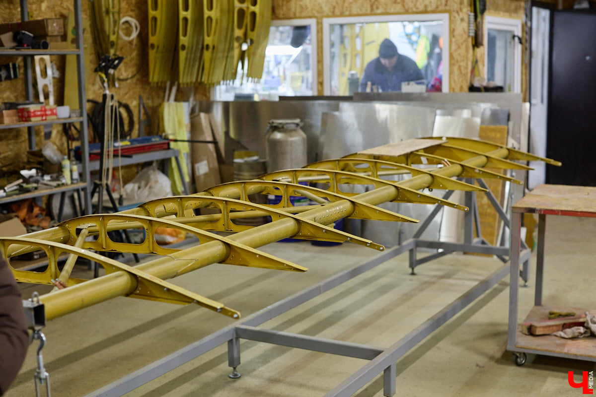 Не все знают, но на территории Владимирской области собирают настоящие самолеты. Производство летательных аппаратов единичного типа расположено в ангаре на территории частного аэродрома общей авиации Павловское. Там трудится небольшая команда любителей неба. «Ключ-Медиа» заглянул к ним в гости.