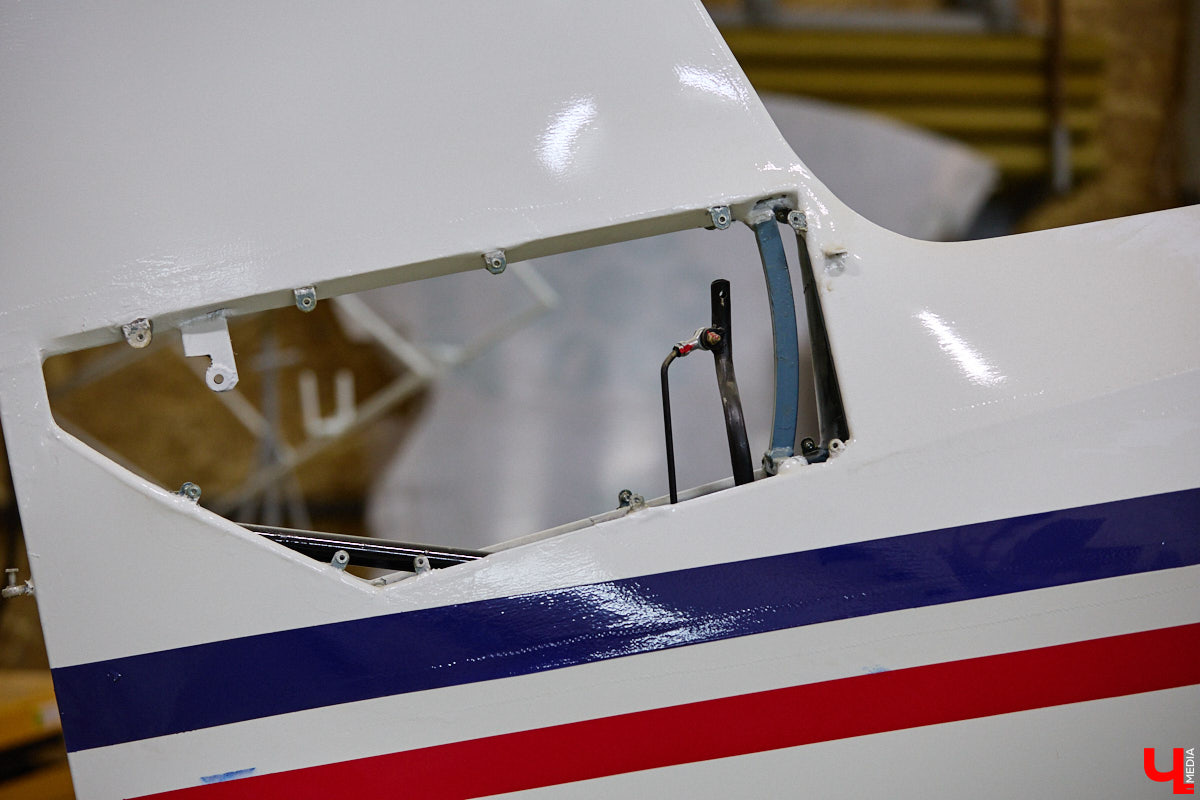 Не все знают, но на территории Владимирской области собирают настоящие самолеты. Производство летательных аппаратов единичного типа расположено в ангаре на территории частного аэродрома общей авиации Павловское. Там трудится небольшая команда любителей неба. «Ключ-Медиа» заглянул к ним в гости.