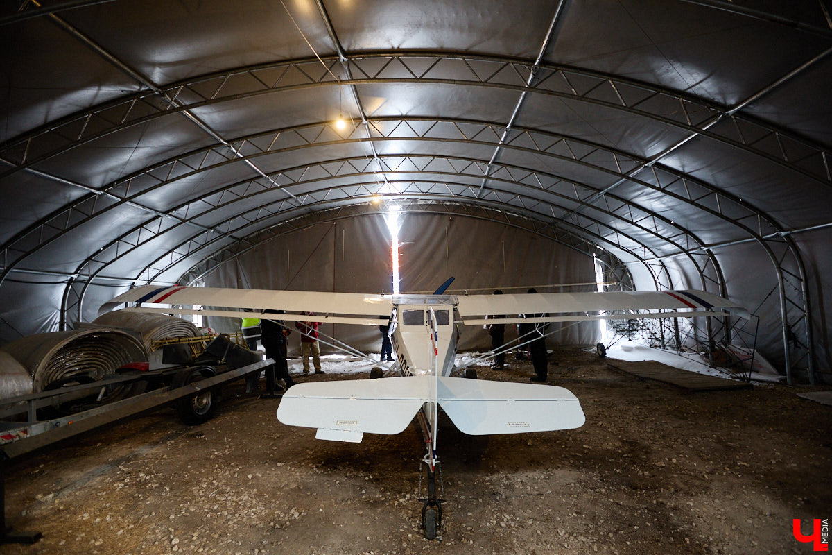Не все знают, но на территории Владимирской области собирают настоящие самолеты. Производство летательных аппаратов единичного типа расположено в ангаре на территории частного аэродрома общей авиации Павловское. Там трудится небольшая команда любителей неба. «Ключ-Медиа» заглянул к ним в гости.