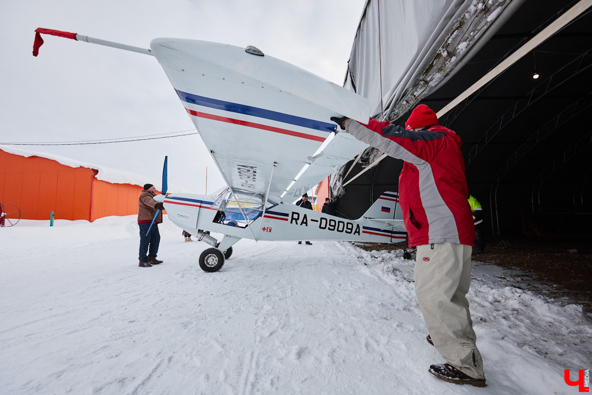 Не все знают, но на территории Владимирской области собирают настоящие самолеты. Производство летательных аппаратов единичного типа расположено в ангаре на территории частного аэродрома общей авиации Павловское. Там трудится небольшая команда любителей неба. «Ключ-Медиа» заглянул к ним в гости.