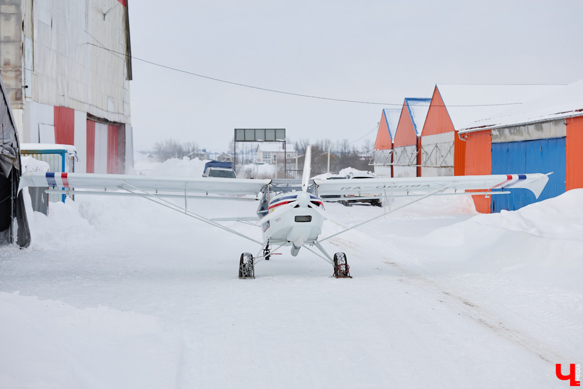 Не все знают, но на территории Владимирской области собирают настоящие самолеты. Производство летательных аппаратов единичного типа расположено в ангаре на территории частного аэродрома общей авиации Павловское. Там трудится небольшая команда любителей неба. «Ключ-Медиа» заглянул к ним в гости.