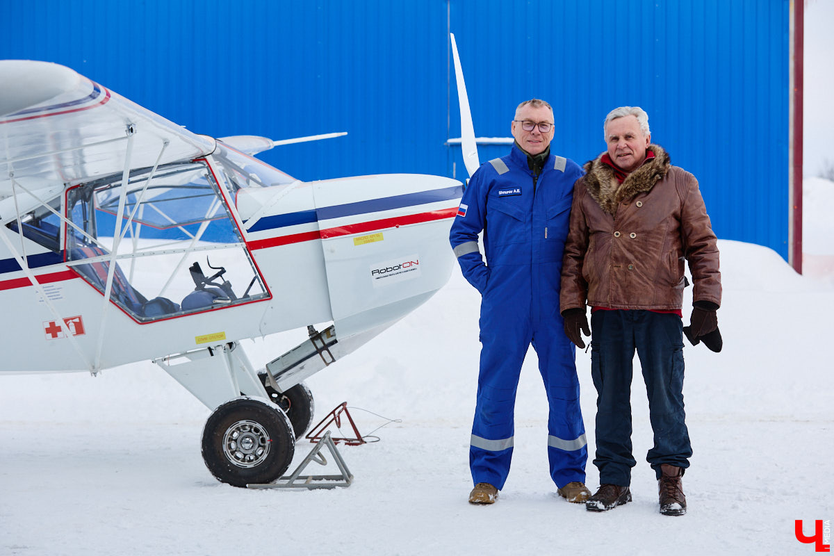 Не все знают, но на территории Владимирской области собирают настоящие самолеты. Производство летательных аппаратов единичного типа расположено в ангаре на территории частного аэродрома общей авиации Павловское. Там трудится небольшая команда любителей неба. «Ключ-Медиа» заглянул к ним в гости.