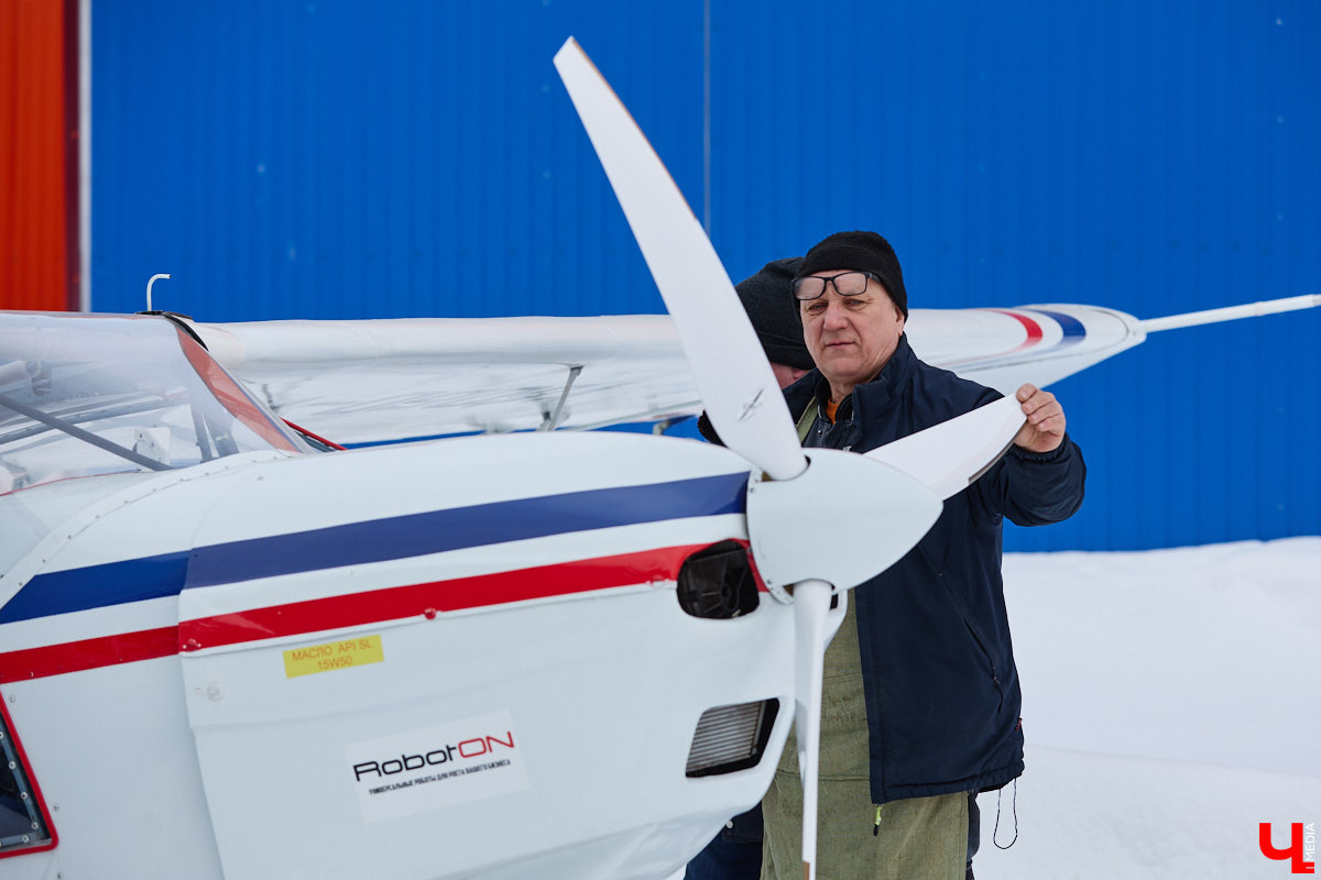 Не все знают, но на территории Владимирской области собирают настоящие самолеты. Производство летательных аппаратов единичного типа расположено в ангаре на территории частного аэродрома общей авиации Павловское. Там трудится небольшая команда любителей неба. «Ключ-Медиа» заглянул к ним в гости.