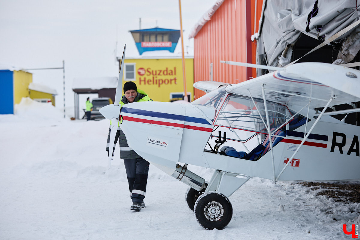 Не все знают, но на территории Владимирской области собирают настоящие самолеты. Производство летательных аппаратов единичного типа расположено в ангаре на территории частного аэродрома общей авиации Павловское. Там трудится небольшая команда любителей неба. «Ключ-Медиа» заглянул к ним в гости.