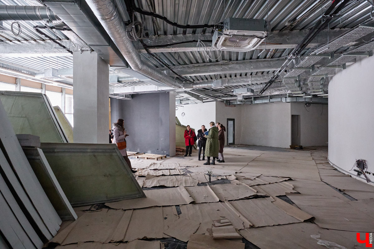 Владимирский планетарий продолжает подготовку к долгожданному переезду. Если всё пойдет по плану, то уже к началу следующего учебного года он распахнет свои двери на новом месте. Для этого необходимо завершить работы в купольном зале, смонтировать проекционный свод из стеклопластика диаметром 12 метров и установить светомузыкальное оборудование. «Ключ-Медиа» побывал на экскурсии по «звездному дому».