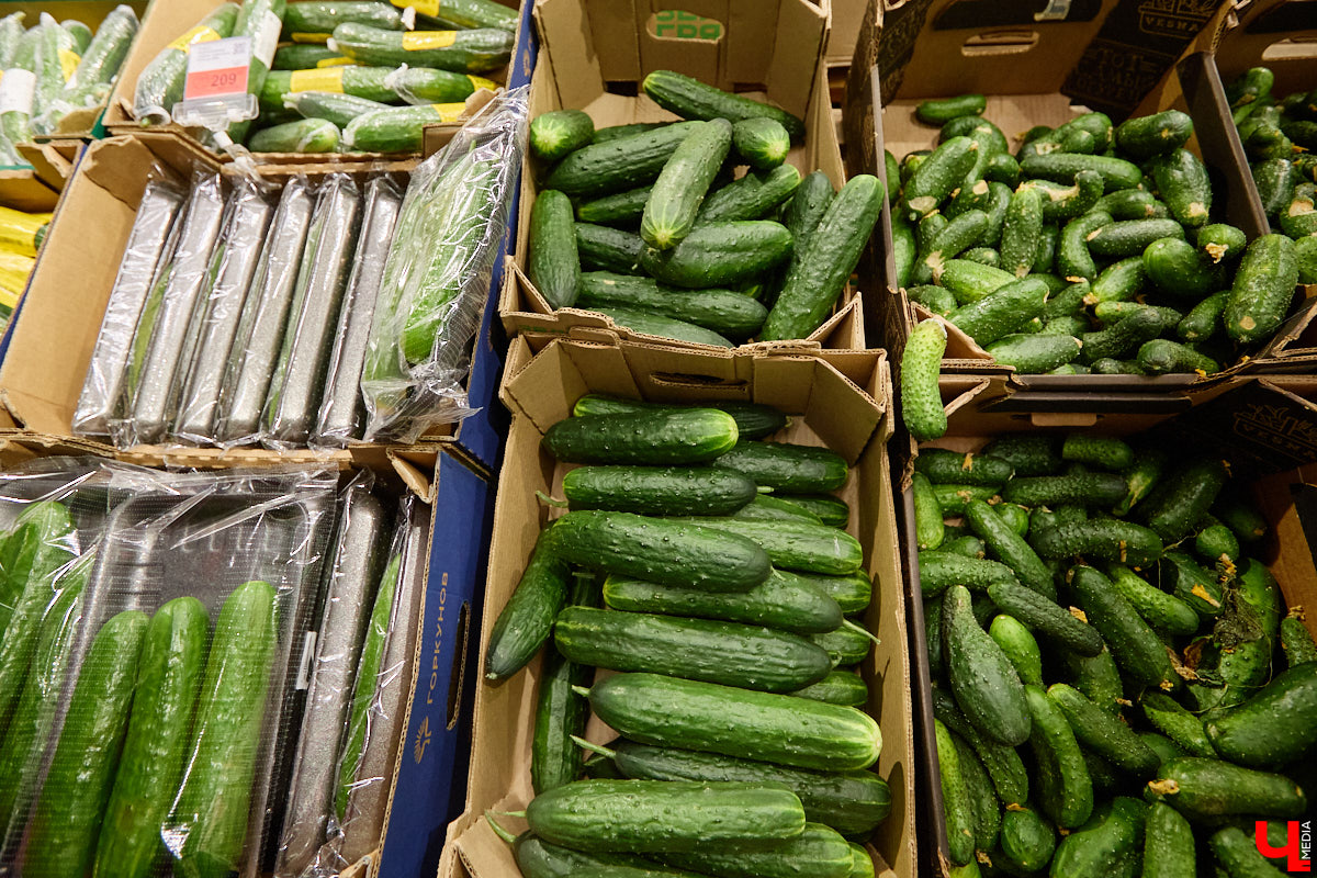 Стремительно растущая стоимость продуктов давно никого не оставляет равнодушным. Поход в супермаркет напоминает экстремальный вид спорта: тот же набор, что и неделю назад, но цифры в чеке всё выше и выше. «Ключ-Медиа» решил разобраться, что произошло с ценниками на полках магазинов за последний год. В качестве эксперимента прогулялись с активистом Артемом Сыровым по местному гипермаркету и собрали базовую корзину на неделю.