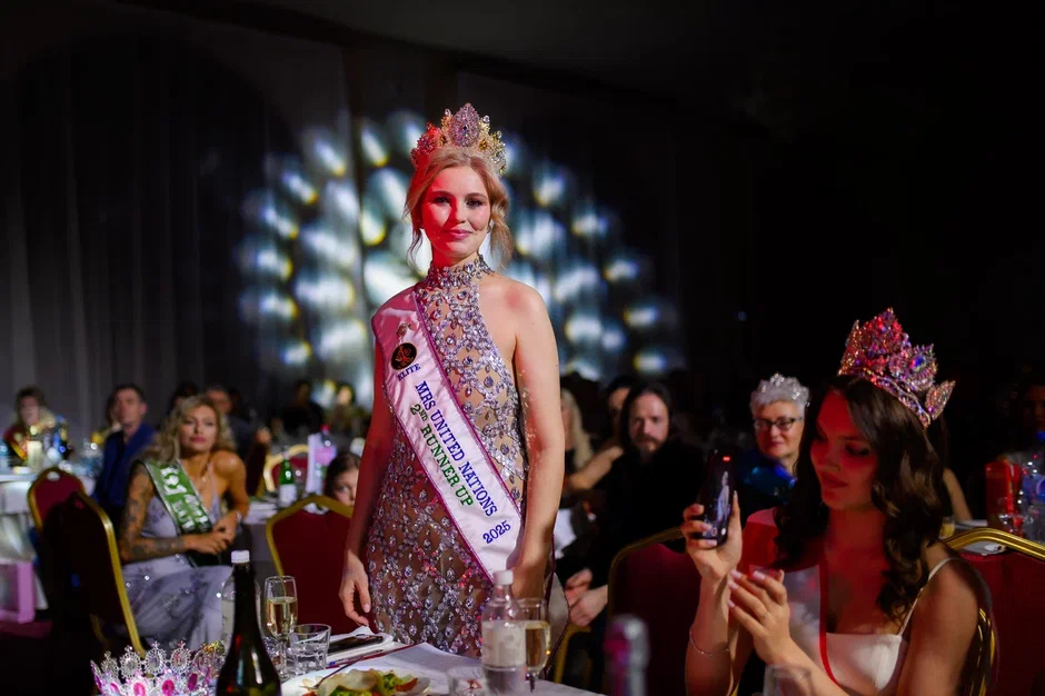 В минувшую субботу, 28 февраля, состоялся роскошный финал девятого конкурса «Мисс и Миссис Владимирская земля». В банкет-холле экоотеля «Велес» за титулы и роскошные короны боролись 25 претенденток. Кто же забрал Гран-при и завоевал другие ленты победительниц в этом году? Рассказываем!